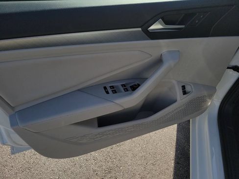Certified 2024 Volkswagen Jetta SE FWD image 16