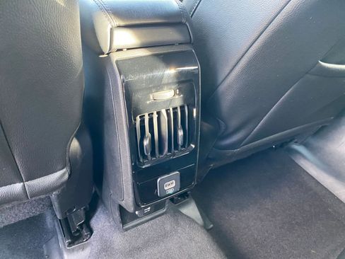 Used 2025 Jeep Compass Limited image 23