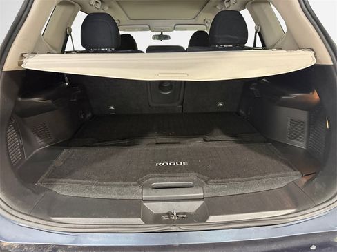 Used 2015 Nissan Rogue SV w/ SV Moonroof Package image 25