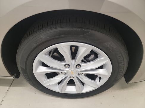 Used 2025 Chevrolet Malibu LT image 4