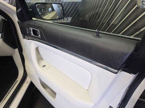 Used 2009 Lincoln MKS AWD image 23
