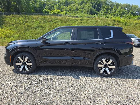 New 2025 Mitsubishi Outlander SE image 7