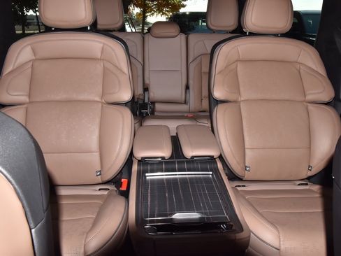 Certified 2025 Lincoln Navigator Black Label image 23