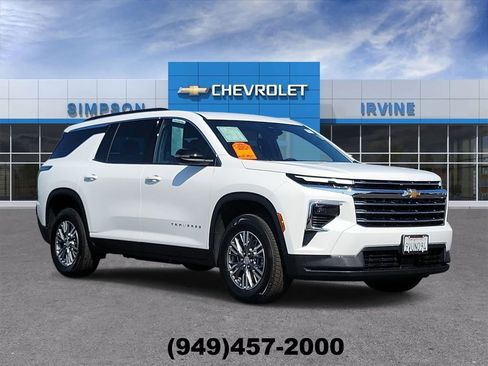 Used 2026 Chevrolet Traverse LT image 1