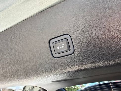 Used 2023 Chevrolet Traverse LT AWD/4WD image 35