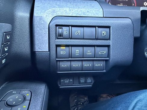 Used 2025 Toyota 4Runner Trailhunter image 24