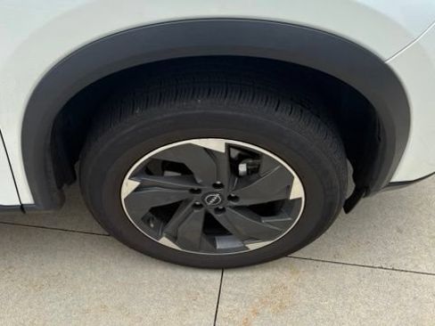 Used 2025 Nissan Rogue SV AWD/4WD image 9