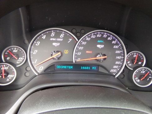 Used 2013 Chevrolet Corvette 427 w/ 1SB Preferred Equipment Group RWD image 23