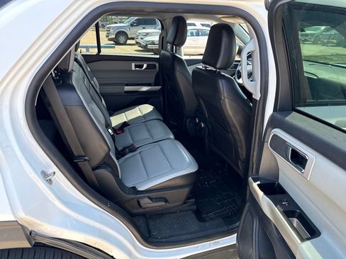 Used 2021 Ford Explorer XLT w/ Equipment Group 202A RWD image 12