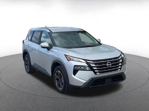 Used 2025 Nissan Rogue SV FWD image 3