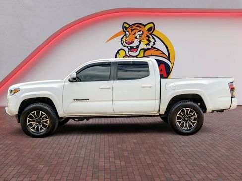 Used 2020 Toyota Tacoma TRD Sport w/ Technology Package AWD/4WD image 8