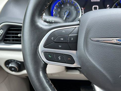 Used 2020 Chrysler Pacifica Touring-L Plus w/ Advanced Safetytec Group FWD image 20