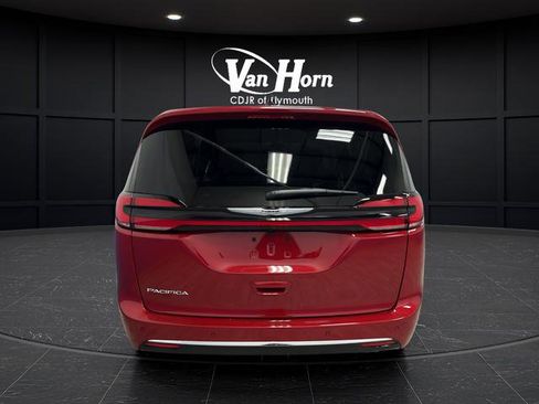 New 2026 Chrysler Pacifica Select image 6
