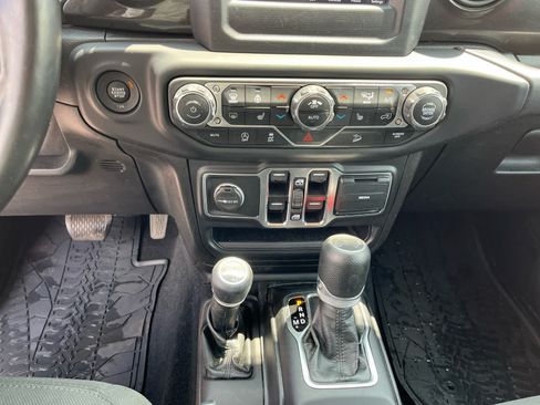 Used 2019 Jeep Wrangler Unlimited Sport AWD/4WD image 17