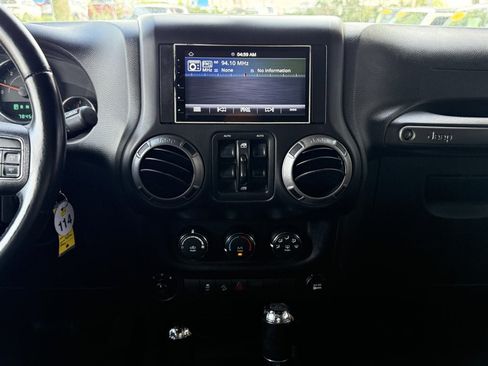 Used 2015 Jeep Wrangler Unlimited Sport w/ Quick Order Package 24S AWD/4WD image 22