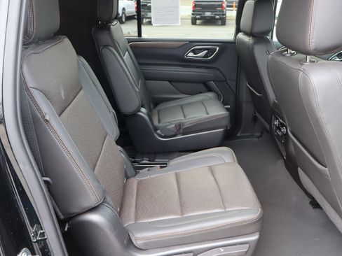 Used 2022 Chevrolet Suburban High Country image 38