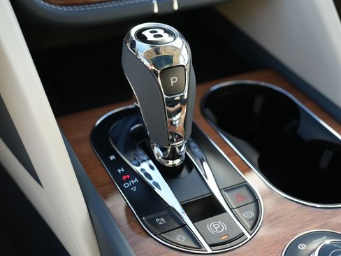 New 2026 Bentley Bentayga image 23