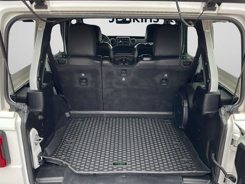 Used 2021 Jeep Wrangler Unlimited Sahara AWD/4WD image 9
