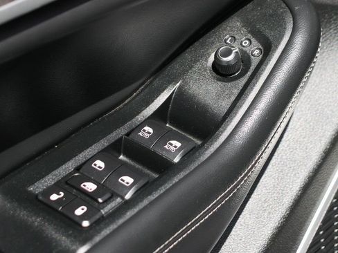 Used 2021 Jeep Grand Cherokee L Limited AWD/4WD image 17