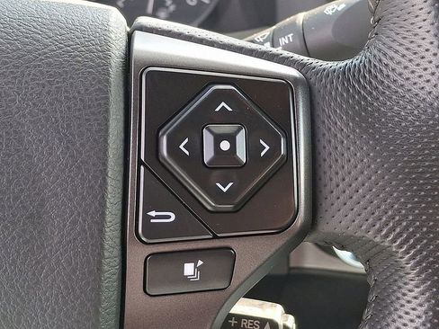 Used 2023 Toyota Tacoma TRD Off-Road w/ Technology Package AWD/4WD image 17