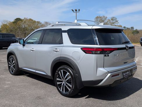 Used 2024 Nissan Pathfinder Platinum w/ Cargo Package image 7