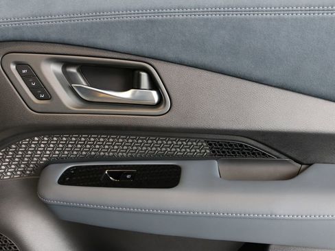 Used 2024 Nissan Ariya AWD image 36