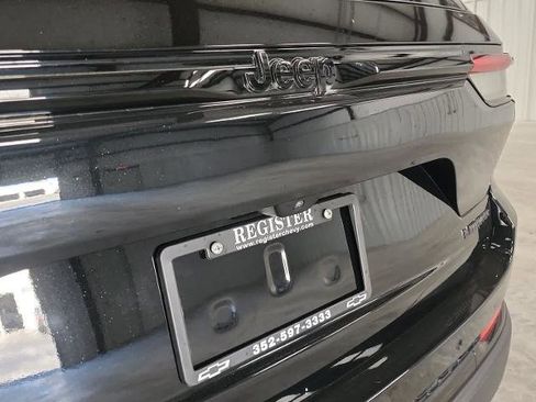 Used 2024 Jeep Grand Cherokee Limited w/ Black Appearance Package RWD image 12