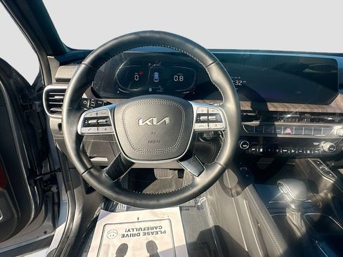 Used 2024 Kia Telluride EX w/ EX Captain's Chair Package FWD image 11