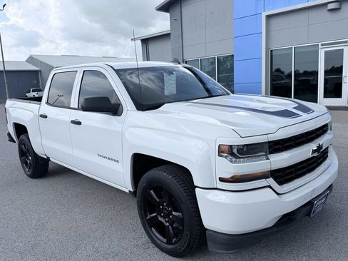 Used 2018 Chevrolet Silverado 1500 Custom w/ Custom Value Package RWD image 3