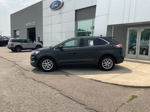Used 2022 Ford Edge SEL image 2