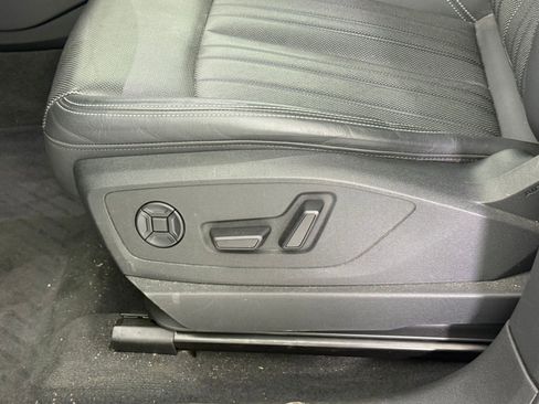 Used 2022 Audi e-tron Premium Plus w/ Premium Plus Package image 15