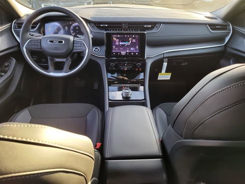 New 2025 Jeep Grand Cherokee 4WD image 13