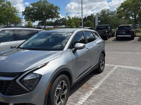 Used 2023 Kia Sportage LX image 3