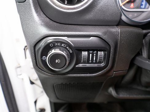 Used 2020 Jeep Wrangler Unlimited Sahara AWD/4WD image 32