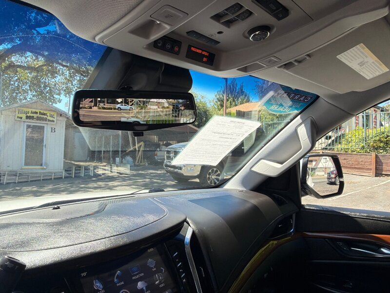 Used 2018 Cadillac Escalade ESV Premium Luxury AWD/4WD image 18