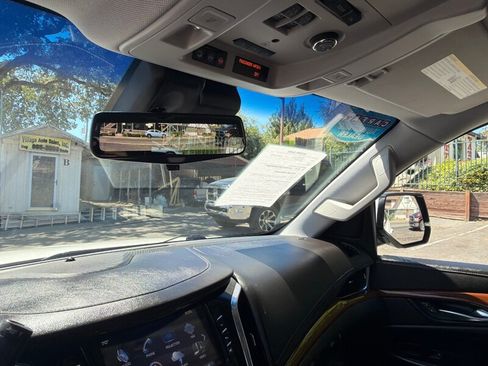 Used 2018 Cadillac Escalade ESV Premium Luxury AWD/4WD image 18