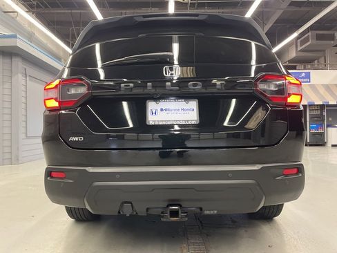 Used 2023 Honda Pilot EX-L image 6