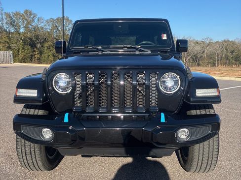 Used 2022 Jeep Wrangler Unlimited Sahara image 2