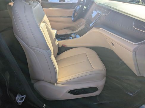 Certified 2024 Jeep Grand Cherokee L Limited w/ Luxury Tech Group II image 40