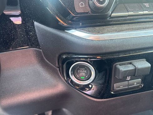 Used 2025 Chevrolet Silverado 2500 LT w/ Convenience Package AWD/4WD image 17