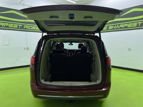 Used 2018 Chrysler Pacifica Limited FWD image 9