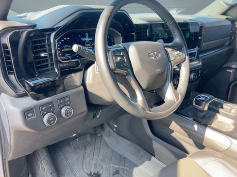 Used 2023 Chevrolet Silverado 1500 ZR2 image 4