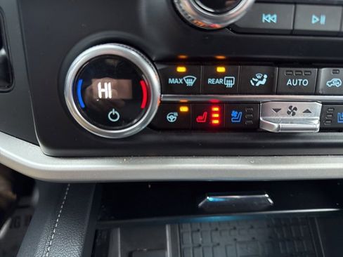 Used 2024 Ford Expedition XLT image 46