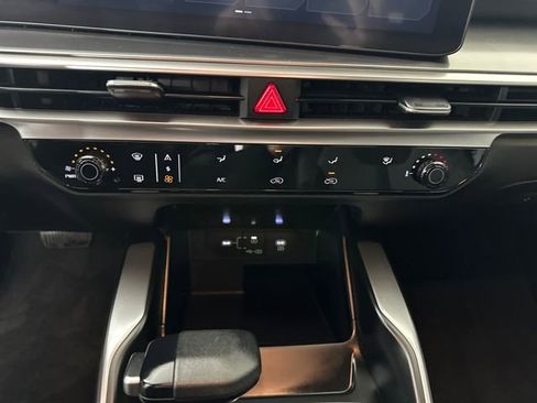 Used 2024 Kia Sorento LX image 23