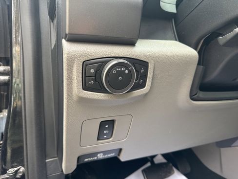 Used 2017 Ford F250 XLT w/ XLT Value Package image 18