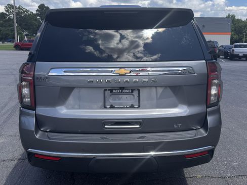 Used 2022 Chevrolet Suburban LT AWD/4WD image 7