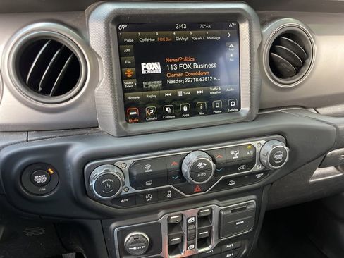 Used 2021 Jeep Gladiator Sport image 35