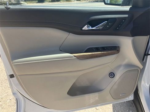 Used 2019 GMC Acadia Denali image 13