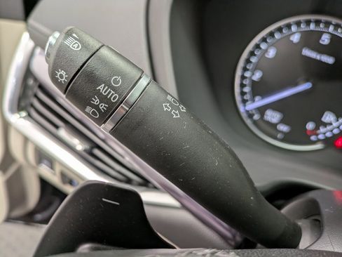 Used 2023 Cadillac XT4 Luxury w/ Cold Weather Package image 17