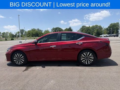 Used 2024 Nissan Altima 2.5 SV FWD image 14
